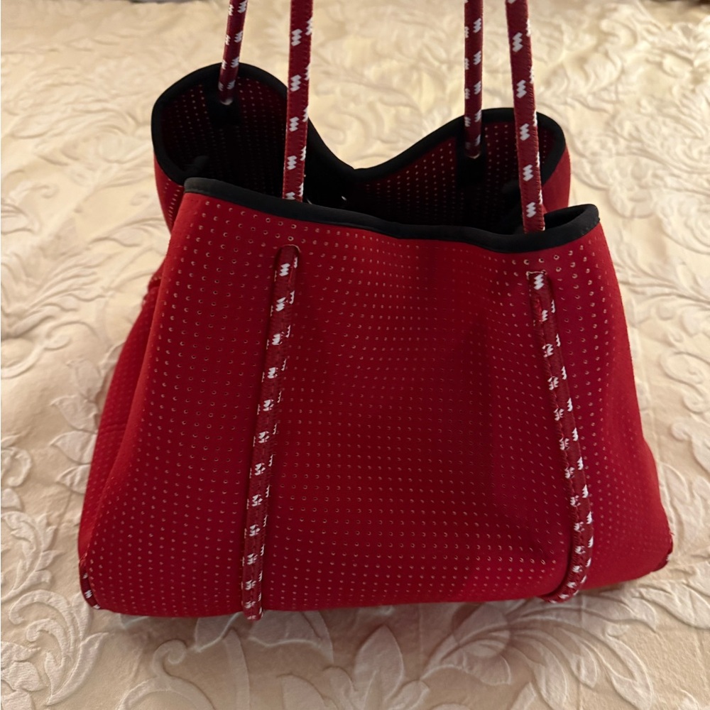 Pop ups brand everyday tote in maroon